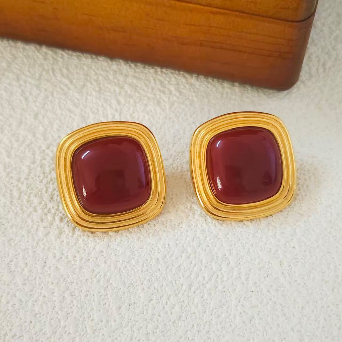 ARETES CANNES VINO